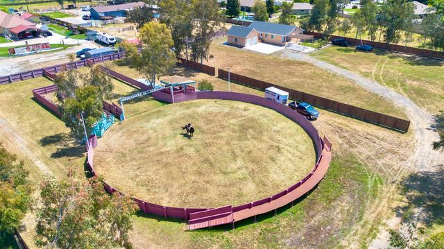 21044 E Meza Ln, Linden, CA 95236