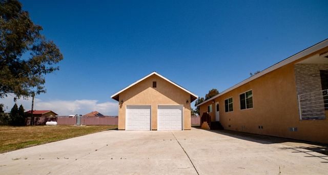21044 E Meza Ln, Linden, CA 95236