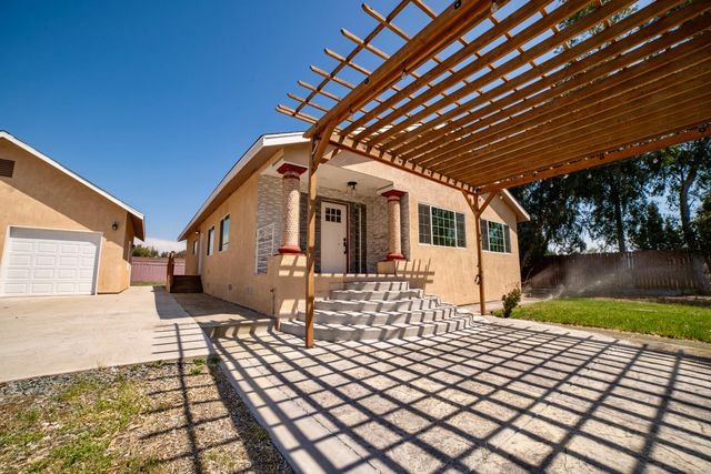 21044 E Meza Ln, Linden, CA 95236