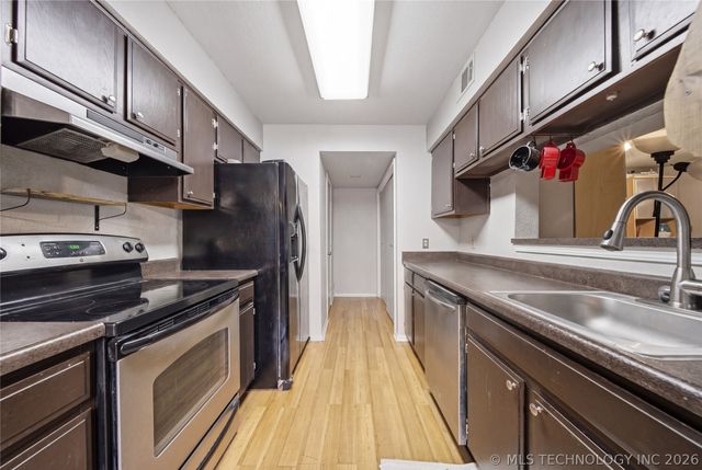 6376 S 80th East Avenue D-41 U-D, Tulsa, OK 74133