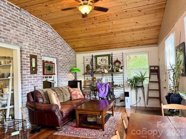 27 Bartlett Street, Sylva, NC 28779