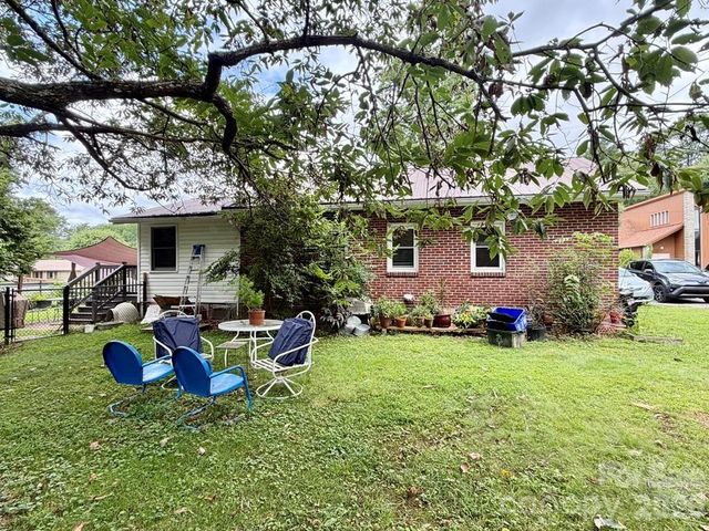 27 Bartlett Street, Sylva, NC 28779