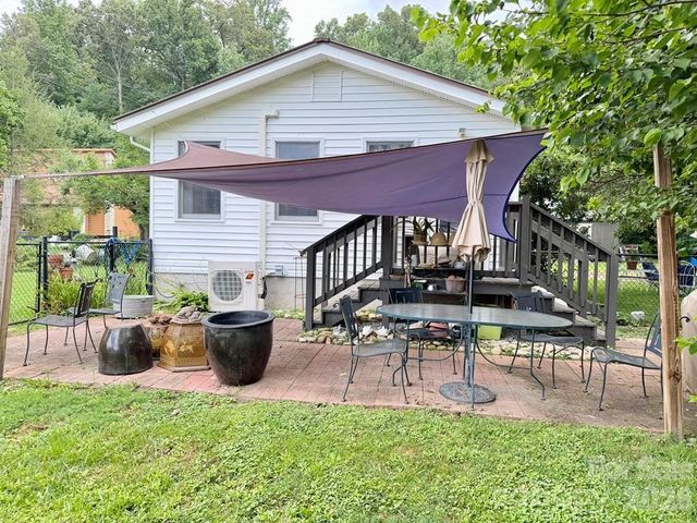 27 Bartlett Street, Sylva, NC 28779