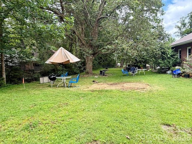 27 Bartlett Street, Sylva, NC 28779