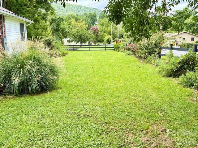 27 Bartlett Street, Sylva, NC 28779