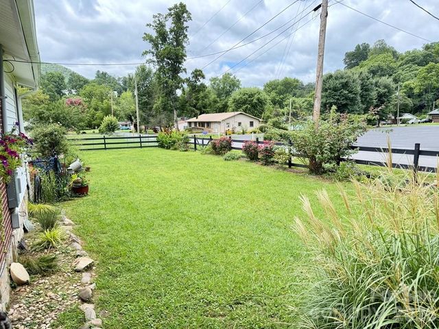 27 Bartlett Street, Sylva, NC 28779