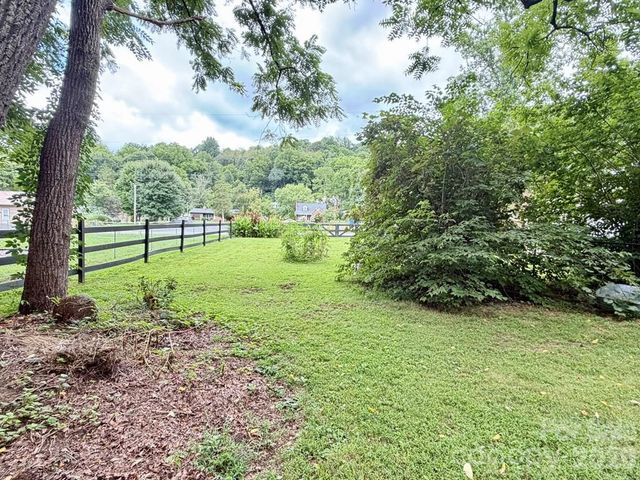 27 Bartlett Street, Sylva, NC 28779