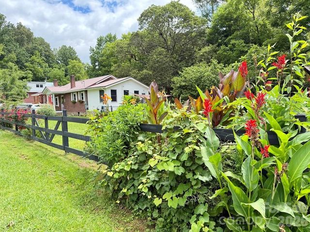 27 Bartlett Street, Sylva, NC 28779