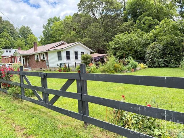 27 Bartlett Street, Sylva, NC 28779