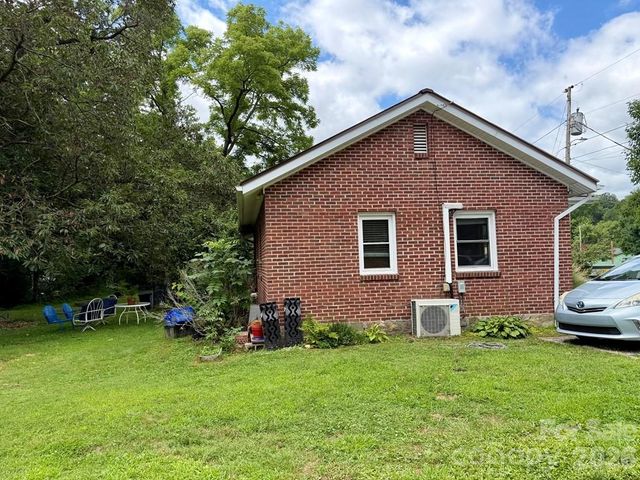 27 Bartlett Street, Sylva, NC 28779