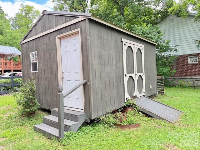 27 Bartlett Street, Sylva, NC 28779
