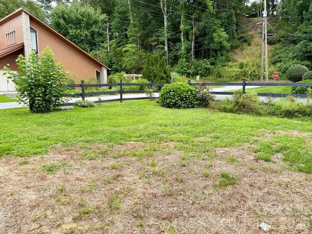 27 Bartlett Street, Sylva, NC 28779
