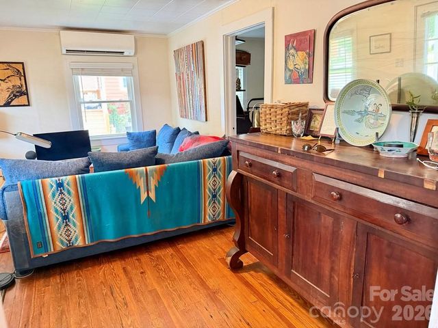 27 Bartlett Street, Sylva, NC 28779