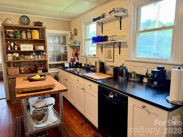 27 Bartlett Street, Sylva, NC 28779