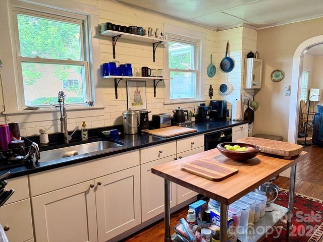 27 Bartlett Street, Sylva, NC 28779
