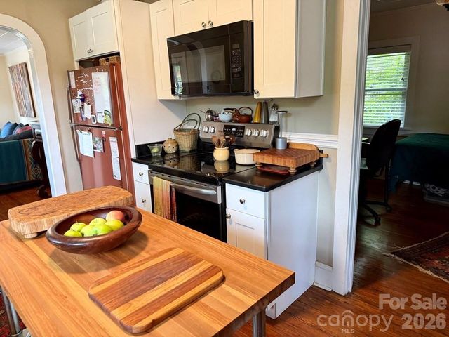 27 Bartlett Street, Sylva, NC 28779