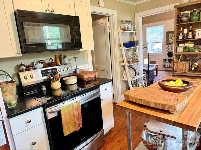 27 Bartlett Street, Sylva, NC 28779