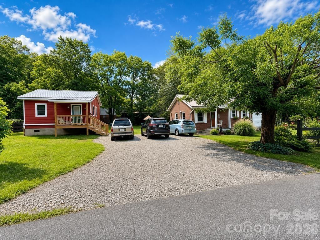27 Bartlett Street, Sylva, NC 28779