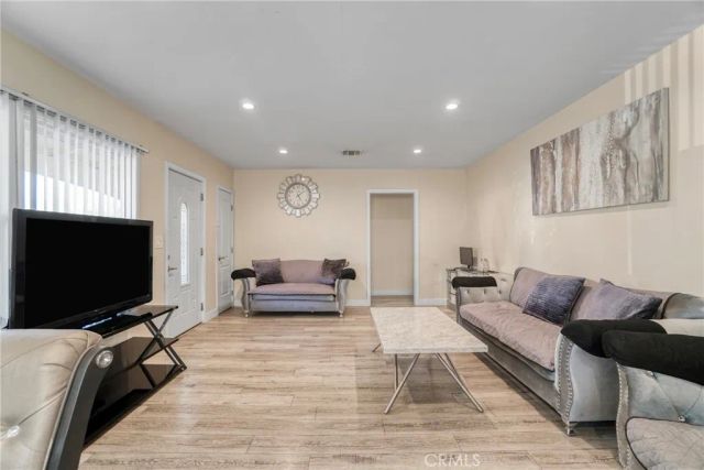 7663 Shadyglade Avenue, North Hollywood, CA 91605