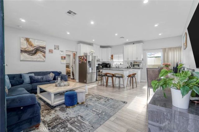 7663 Shadyglade Avenue, North Hollywood, CA 91605