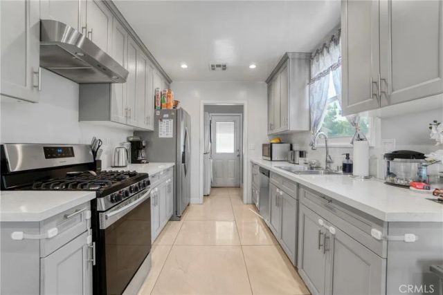 7663 Shadyglade Avenue, North Hollywood, CA 91605
