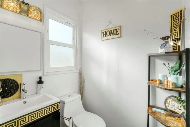 7663 Shadyglade Avenue, North Hollywood, CA 91605