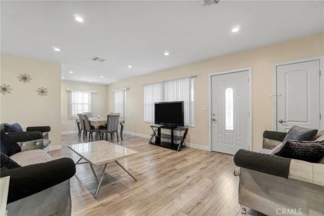 7663 Shadyglade Avenue, North Hollywood, CA 91605