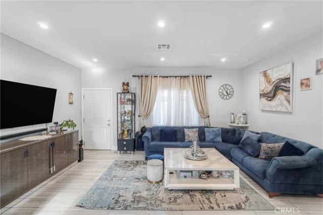 7663 Shadyglade Avenue, North Hollywood, CA 91605