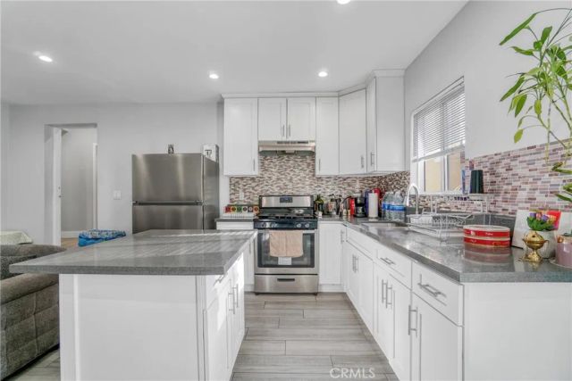 7663 Shadyglade Avenue, North Hollywood, CA 91605