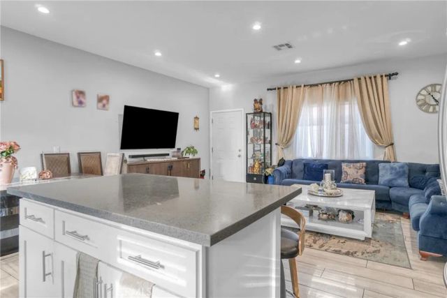 7663 Shadyglade Avenue, North Hollywood, CA 91605