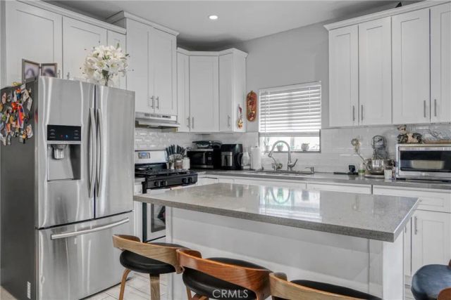 7663 Shadyglade Avenue, North Hollywood, CA 91605