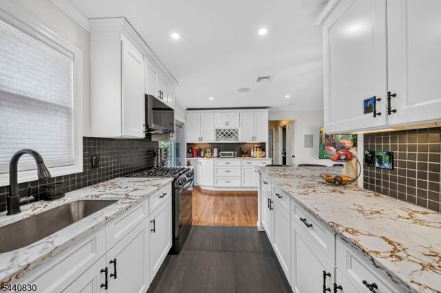 42 Donnalin Pl, Clifton City, NJ 07013