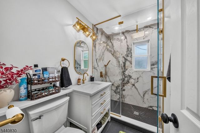 42 Donnalin Pl, Clifton City, NJ 07013
