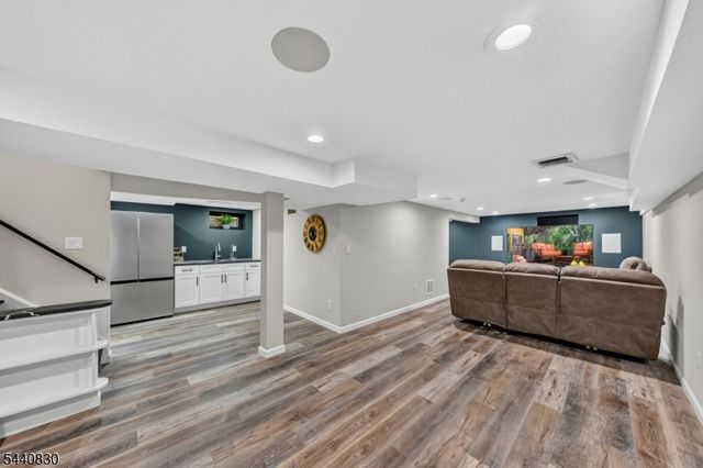 42 Donnalin Pl, Clifton City, NJ 07013