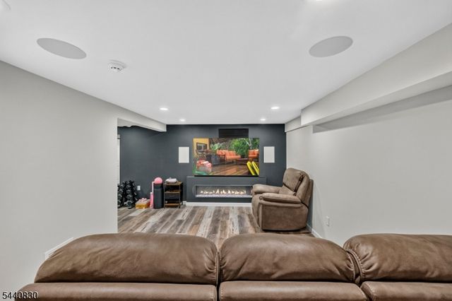 42 Donnalin Pl, Clifton City, NJ 07013