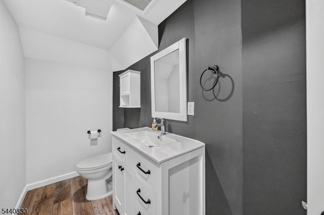 42 Donnalin Pl, Clifton City, NJ 07013