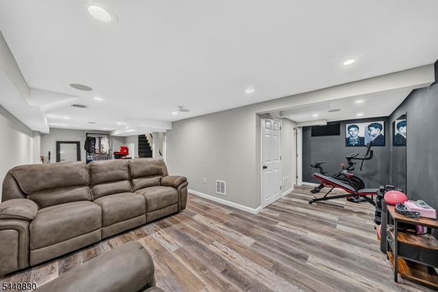 42 Donnalin Pl, Clifton City, NJ 07013