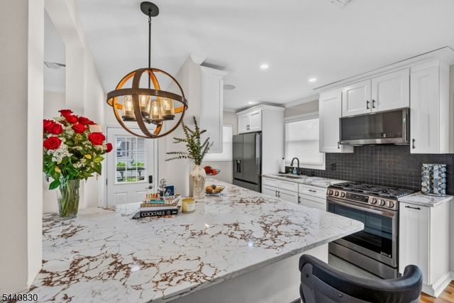 42 Donnalin Pl, Clifton City, NJ 07013