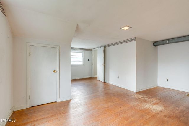 1604 East Watauga Avenue, Johnson City, TN 37601