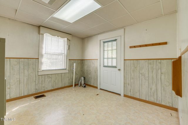 1604 East Watauga Avenue, Johnson City, TN 37601