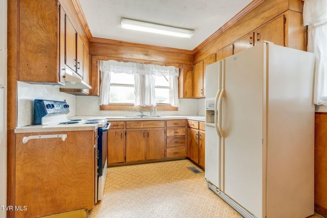 1604 East Watauga Avenue, Johnson City, TN 37601