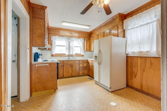 1604 East Watauga Avenue, Johnson City, TN 37601