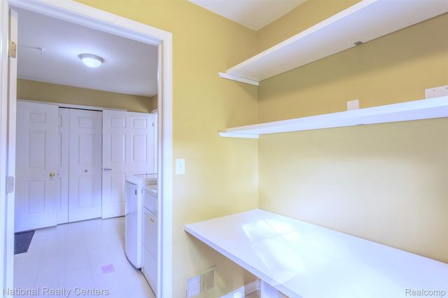 28414 CARLTON WAY Drive, Novi, MI 48377