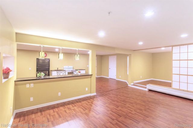 28414 CARLTON WAY Drive, Novi, MI 48377