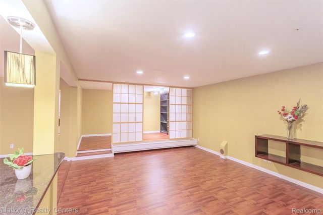 28414 CARLTON WAY Drive, Novi, MI 48377