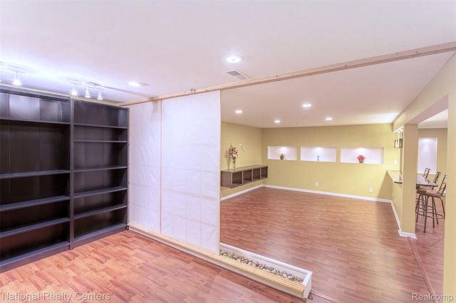 28414 CARLTON WAY Drive, Novi, MI 48377