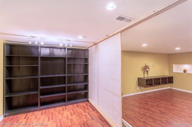 28414 CARLTON WAY Drive, Novi, MI 48377