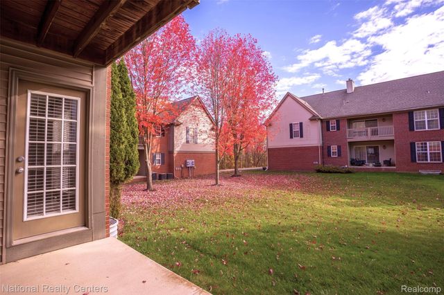 28414 CARLTON WAY Drive, Novi, MI 48377