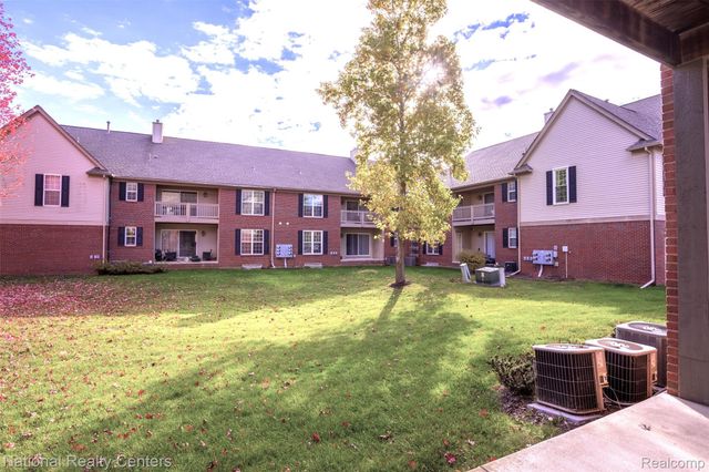 28414 CARLTON WAY Drive, Novi, MI 48377