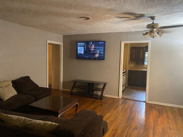 5707 Glenhurst Drive, Houston, TX 77033